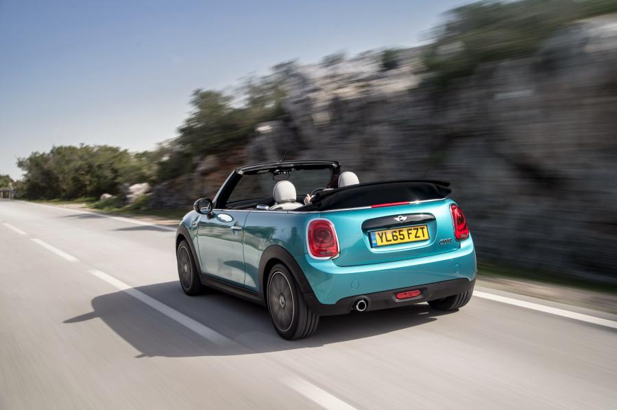  Mini Cooper Cabrio 2016 года  (UK) (фото 6 из 30)